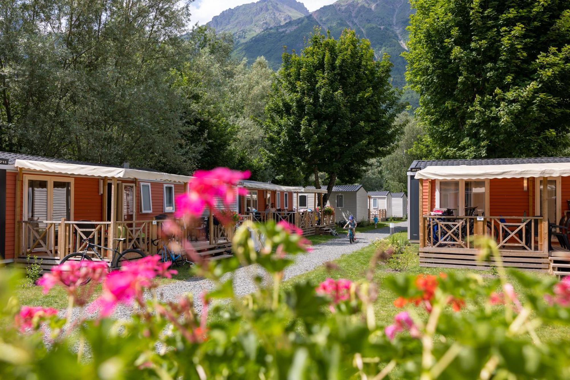 Camping Rcn Belledonne Le Bourg-dʼOisans Zewnętrze zdjęcie