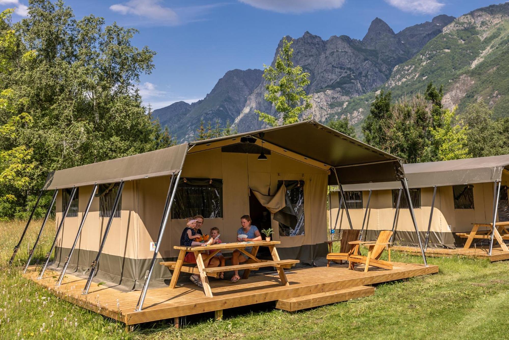 Camping Rcn Belledonne Le Bourg-dʼOisans Zewnętrze zdjęcie
